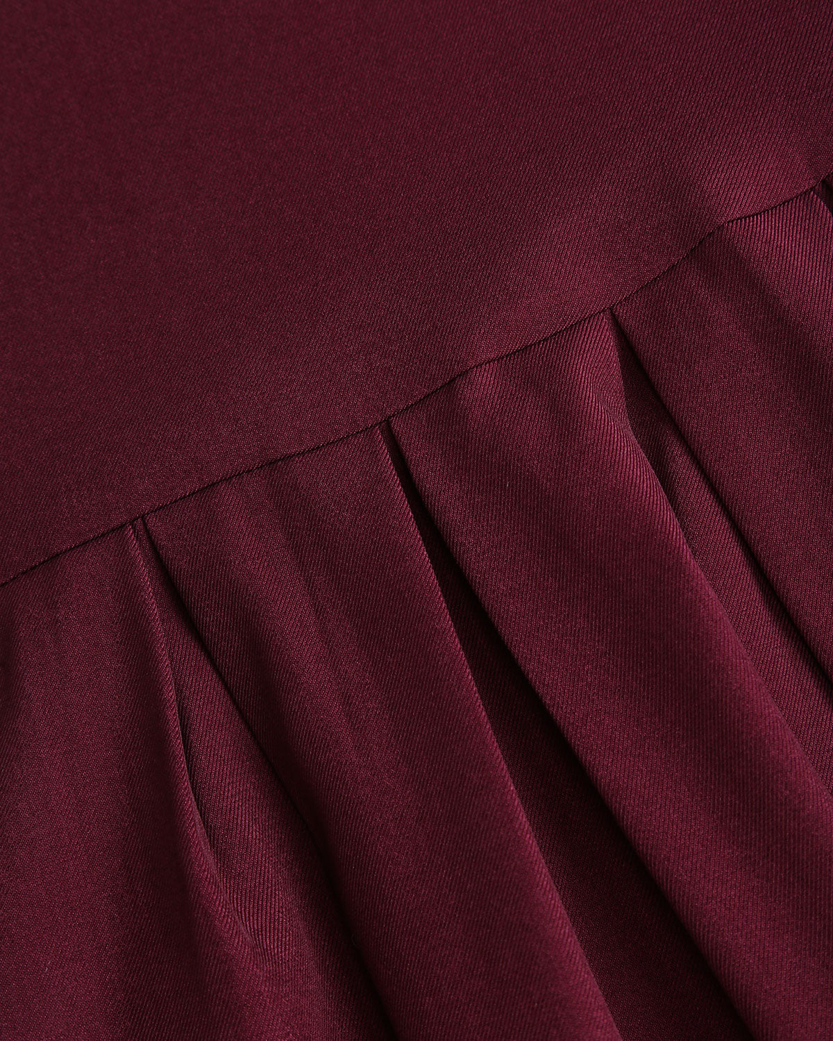 Falda Midi Plisada de Cintura Alta en Color Vino
