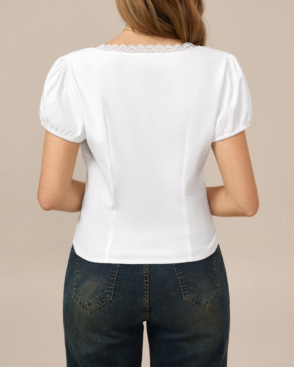 Camisa de encaje con escote en V y detalle de unión