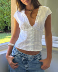 Camisa Blanca con Textura en Corte en V