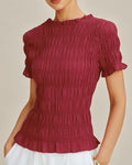 Camisa Roja con Capucha y Detalles Arrugados