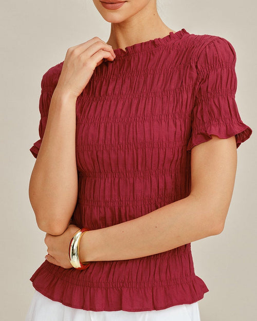 Camisa Roja con Capucha y Detalles Arrugados