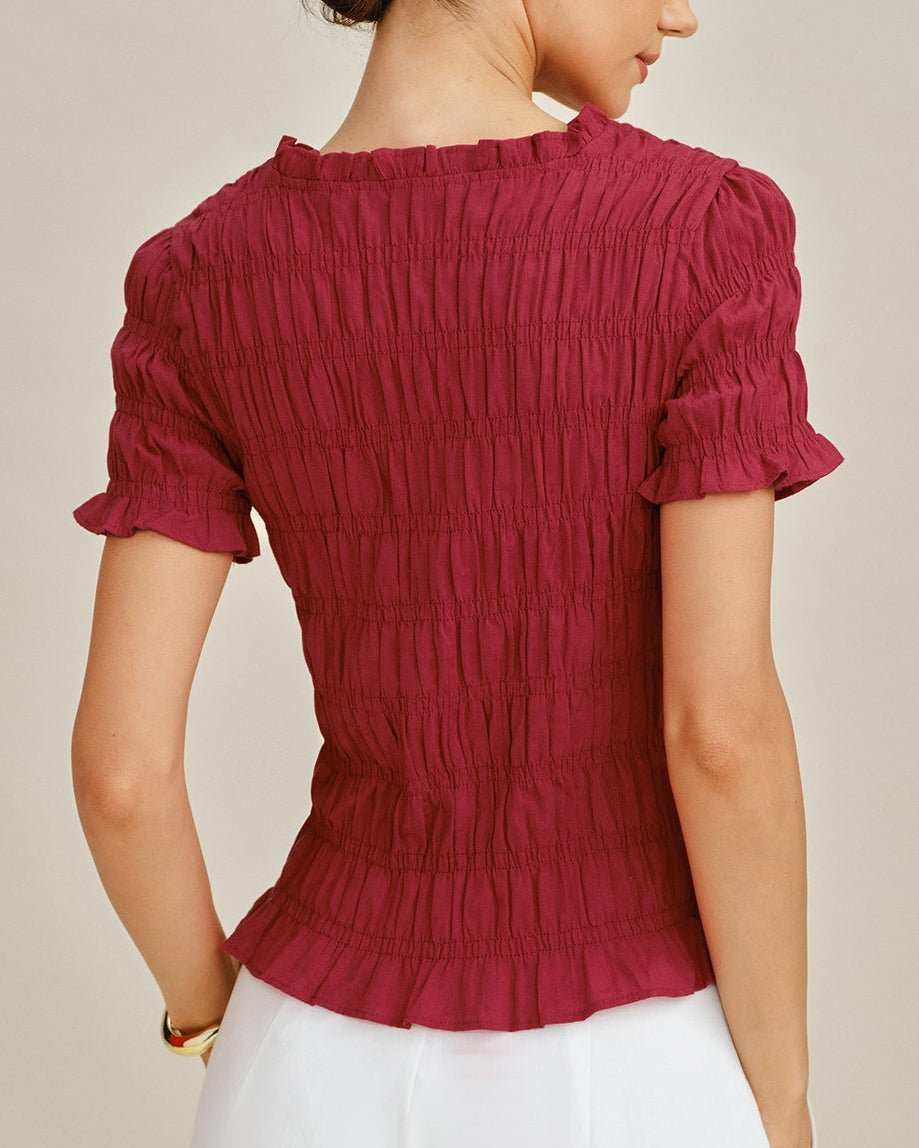 Camisa Roja con Capucha y Detalles Arrugados