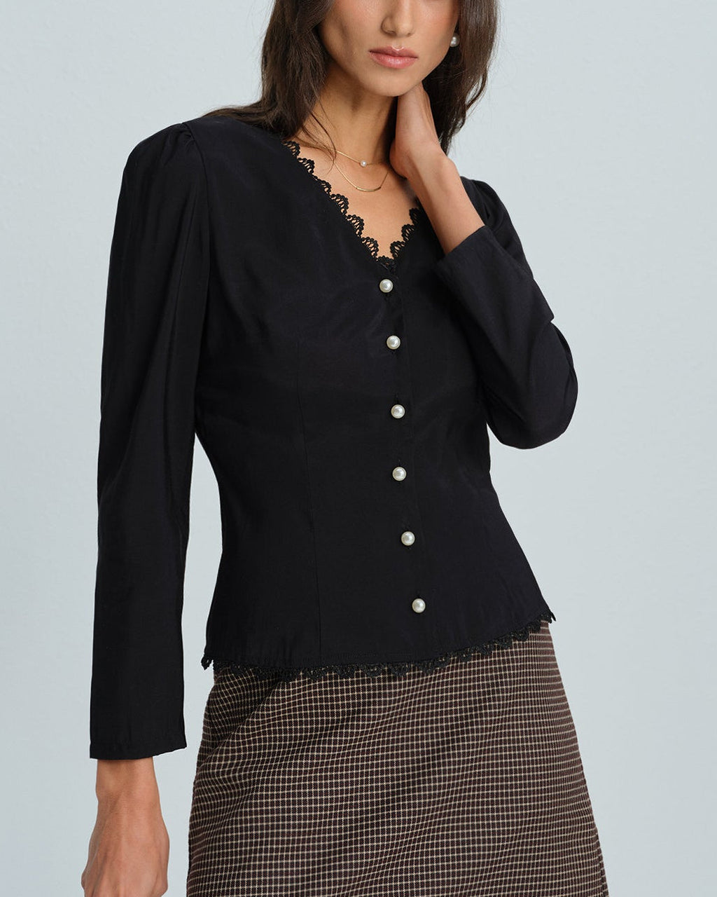 Celeste – Blusa de encaje con escote en forma de V