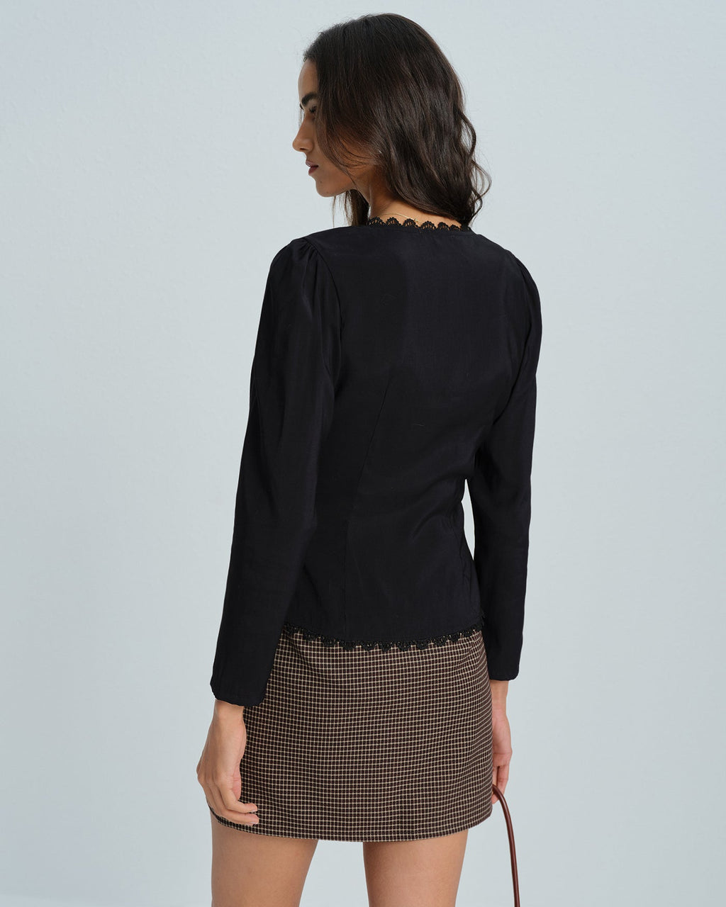 Celeste – Blusa de encaje con escote en forma de V
